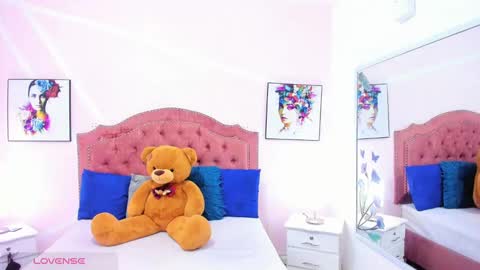 Snapshot of jenna_windsor chatting on February 9, 2025, 1:14 pm Jenna online show from February 9, 2025, 1:14 pm