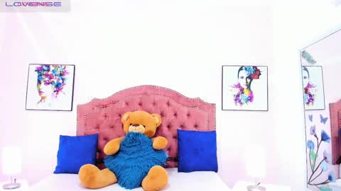 Snapshot of jenna_windsor chatting on February 22, 2025, 7:14 pm Jenna online show from February 22, 2025, 7:14 pm