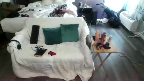 Jenna Cross online show from November 1, 2025, 8:55 pm