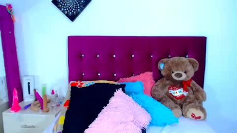 jenn online show from October 5, 2025, 9:13 pm