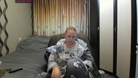 JenniDeep online show from May 11, 2026, 4:26 pm