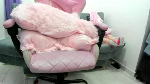 jennifer_bodyy0404 online show from June 14, 2026, 2:24 am