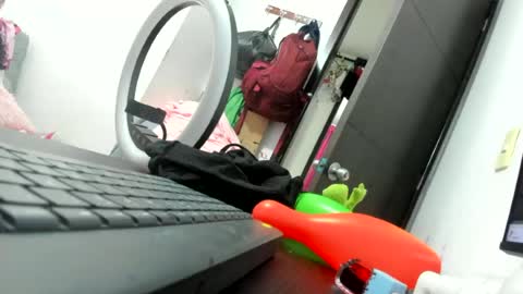 jennifer_bodyy0404 online show from June 26, 2026, 2:05 am