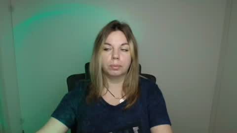 Snapshot of jennifer_moree chatting on September 23, 2025, 5:32 am Jennifer online show from September 23, 2025, 5:32 am