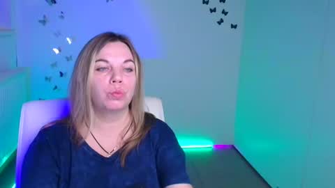 Snapshot of jennifer_moree chatting on October 3, 2025, 6:10 am Jennifer online show from October 3, 2025, 6:10 am