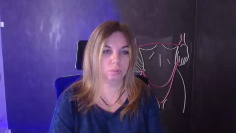 Snapshot of jennifer_moree chatting on October 7, 2025, 7:27 am Jennifer online show from October 7, 2025, 7:27 am
