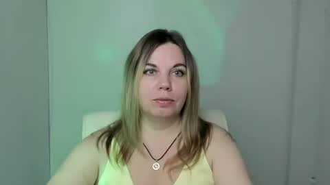 Snapshot of jennifer_moree chatting on October 18, 2025, 5:43 am Jennifer online show from October 18, 2025, 5:43 am