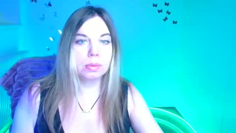 Snapshot of jennifer_moree chatting on February 4, 2026, 7:03 am Jennifer online show from February 4, 2026, 7:03 am