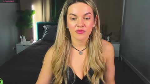 Jennifer Perezz online show from April 27, 2026, 9:07 am