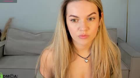 Jennifer Perezz online show from May 7, 2026, 9:36 am
