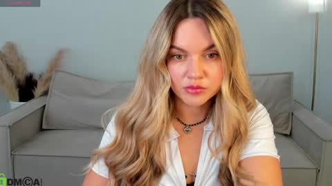 Jennifer Perezz online show from May 11, 2026, 8:53 am