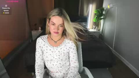 Jennifer Perezz online show from June 10, 2026, 5:12 pm