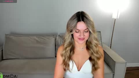 Jennifer Perezz online show from July 28, 2026, 5:01 pm