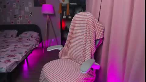 jenniferka online show from July 28, 2026, 8:52 pm