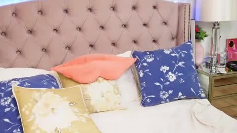 JenniferLovveX online show from May 9, 2026, 5:23 am