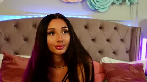 JenniferLovveX online show from May 25, 2026, 4:40 am