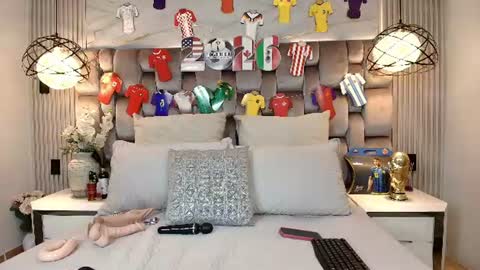 Jennsexy  online show from July 18, 2026, 7:17 pm