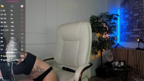 jenny_harringtons online show from April 23, 2026, 7:09 am