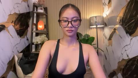 jenny_sweetgirlx online show from June 7, 2026, 6:17 am