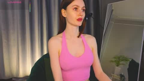 jennyfer_me online show from April 7, 2026, 12:38 pm