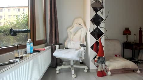 Snapshot of jennywildd chatting on October 24, 2025, 2:13 pm infamous blondiechloe. Jennyjennywildd online show from October 24, 2025, 2:13 pm