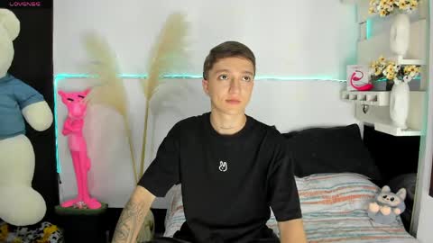 Snapshot of jeremy_salvatore_ chatting on May 22, 2026, 11:43 pm jero independent model online show from May 22, 2026, 11:43 pm