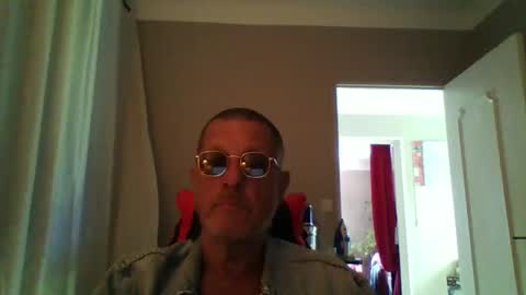 jerflor online show from October 4, 2025, 2:04 pm