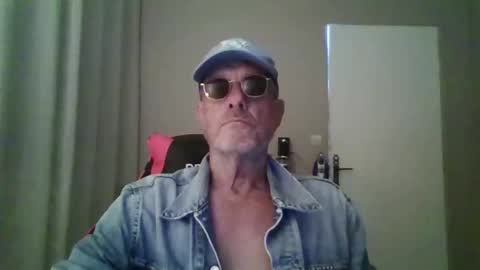 jerflor online show from November 17, 2025, 12:22 pm