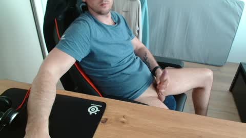 Snapshot of jerklove1006 chatting on April 16, 2026, 12:06 pm Boy likes daddies online show from April 16, 2026, 12:06 pm