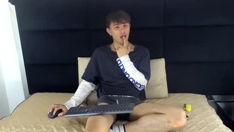 Jerom xx online show from October 18, 2025, 8:20 pm