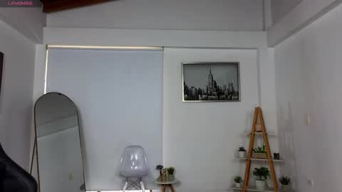 bella  adams online show from September 14, 2025, 11:53 am