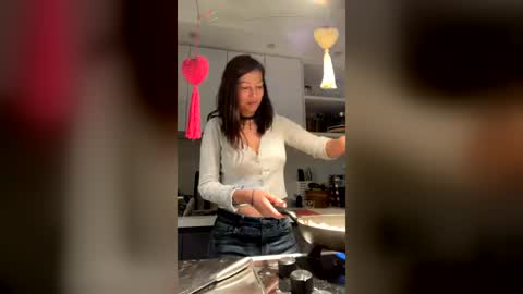 Jessica Gomez online show from July 6, 2026, 12:51 am