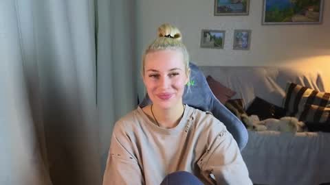 Snapshot of jessica_hanson chatting on December 4, 2024, 6:17 pm Jessy online show from December 4, 2024, 6:17 pm