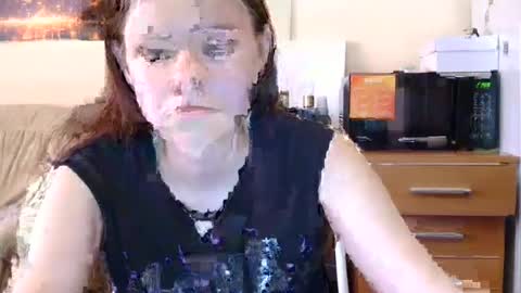 jessicaholland1 online show from June 17, 2026, 6:05 am