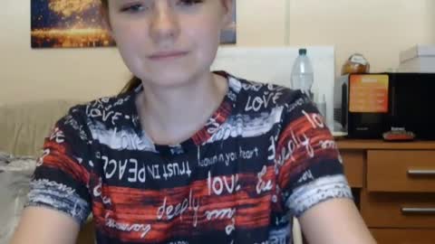 jessicaholland1 online show from June 18, 2026, 6:23 pm