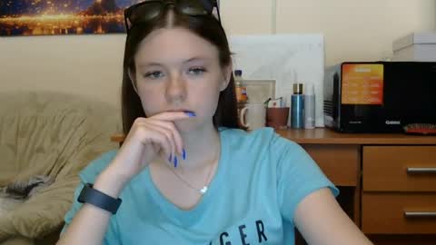 jessicaholland1 online show from June 20, 2026, 6:44 pm