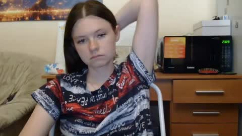 jessicaholland1 online show from June 21, 2026, 6:32 pm