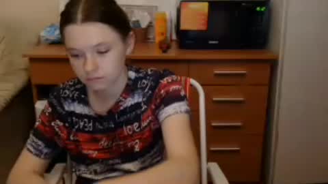 jessicaholland1 online show from July 5, 2026, 6:37 pm