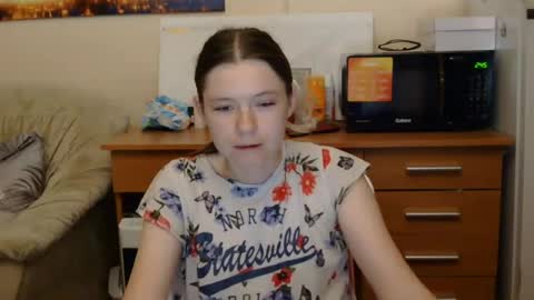 jessicaholland1 online show from July 6, 2026, 6:10 pm