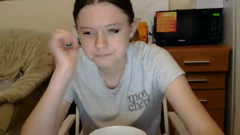 jessicaholland1 online show from July 12, 2026, 6:43 pm