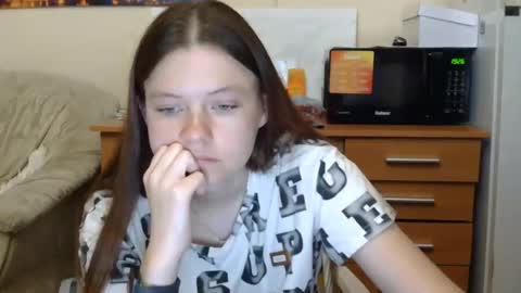 jessicaholland1 online show from July 27, 2026, 6:37 pm