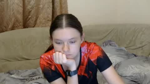 jessicaholland1 online show from July 28, 2026, 7:39 pm