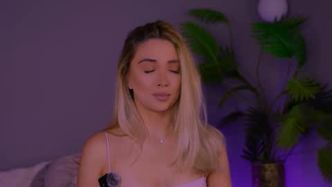 jessiellle online show from November 14, 2025, 11:31 am