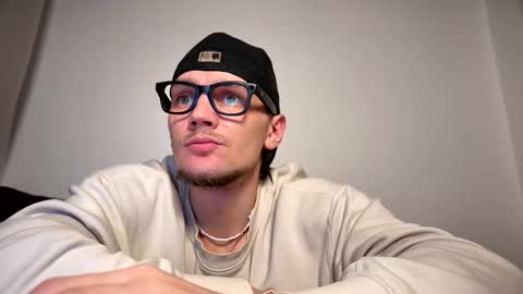 Snapshot of jessierise chatting on February 19, 2026, 8:05 pm JessieRise online show from February 19, 2026, 8:05 pm