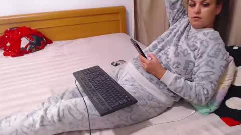 Snapshot of jessiestar3 chatting on October 8, 2025, 2:47 pm jessiestar3 online show from October 8, 2025, 2:47 pm