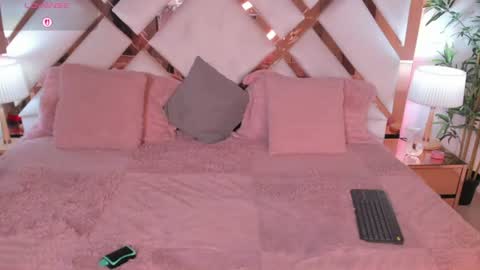 JESSICA STONNE online show from July 7, 2026, 2:03 am