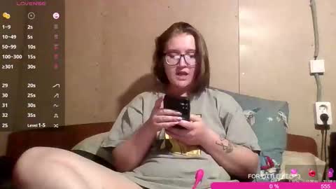 Bye everyone i cant see any reason to stay here wish u luck online show from October 17, 2025, 6:10 pm