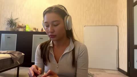 Lynn online show from November 6, 2025, 7:09 am