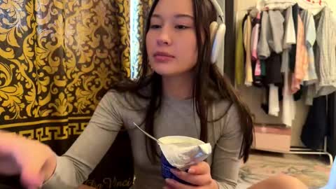 Lynn online show from November 16, 2025, 7:25 am