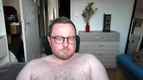 jeuneloup92 online show from March 11, 2026, 5:19 pm